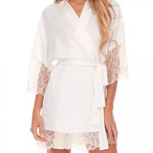 NWOT Flora Nikrooz Gabby Satin Kimono Robe S